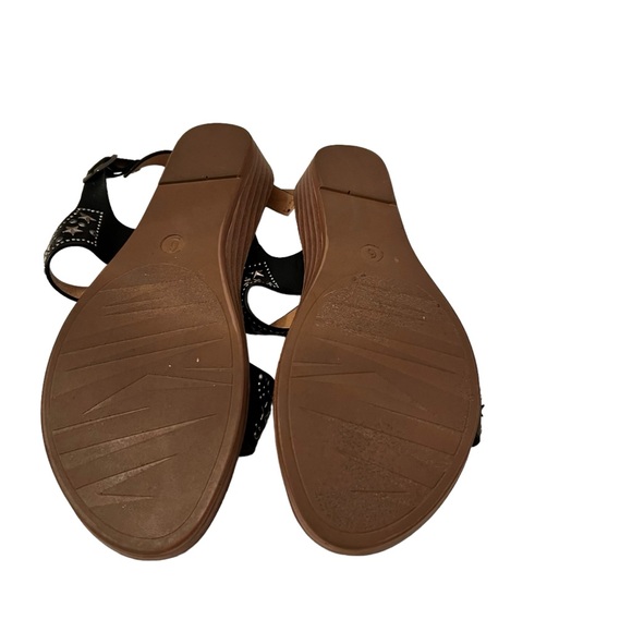 Forever Link Black Stars and Studs Sandals Size 6 - Picture 7 of 7